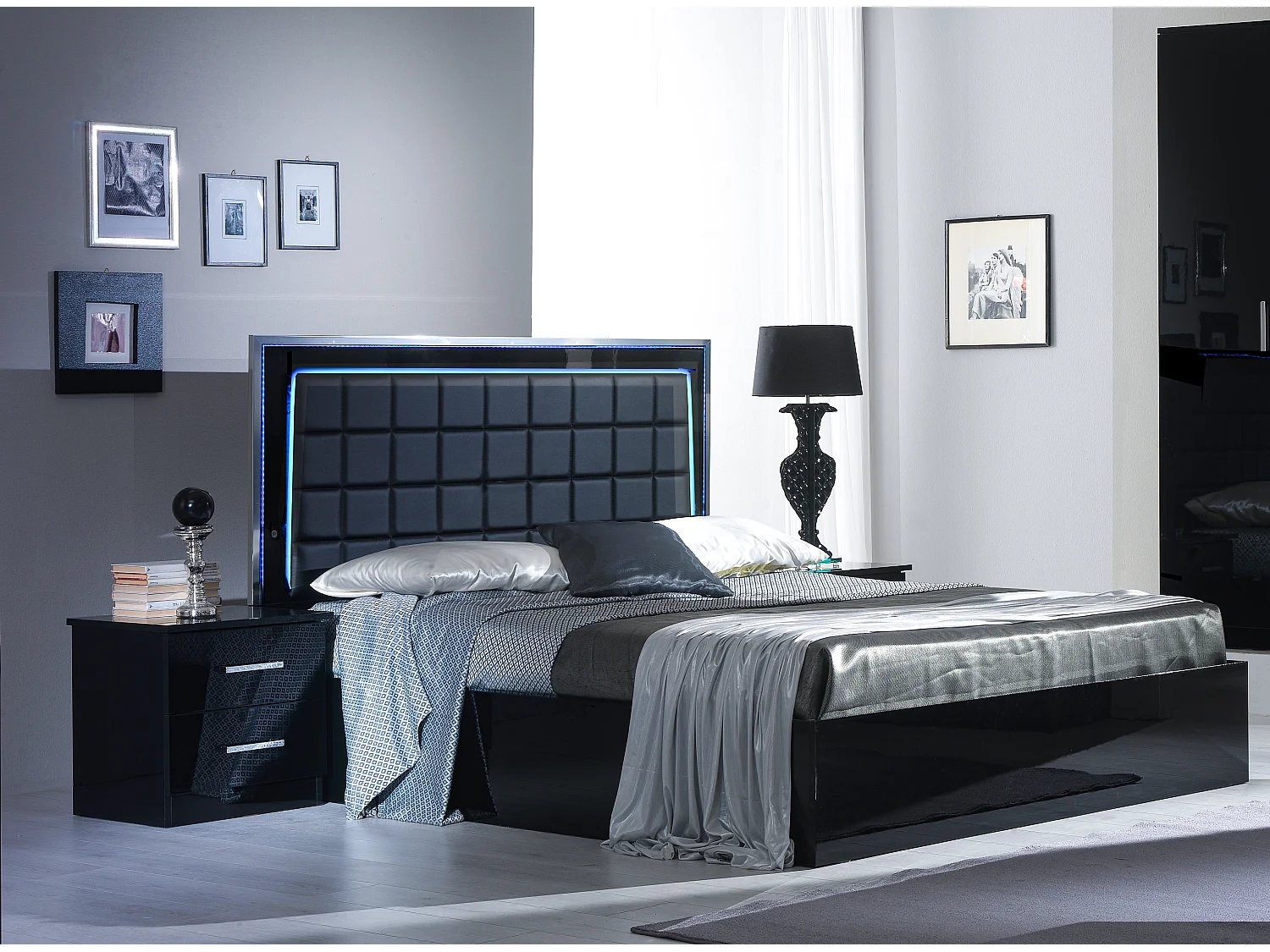 Chevet 2 tiroirs bois noir laqué avec poignées chromées Turin 50cm