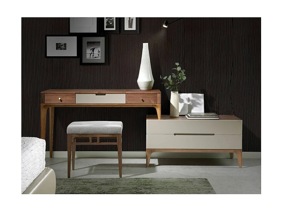 Coiffeuse en bois de noyer laqué 4 tiroirs Billy-Couleur Carmin