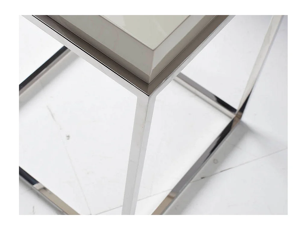 Table d'appoint carrée bois laqué et acier chromé Gucca-Couleur Soufre