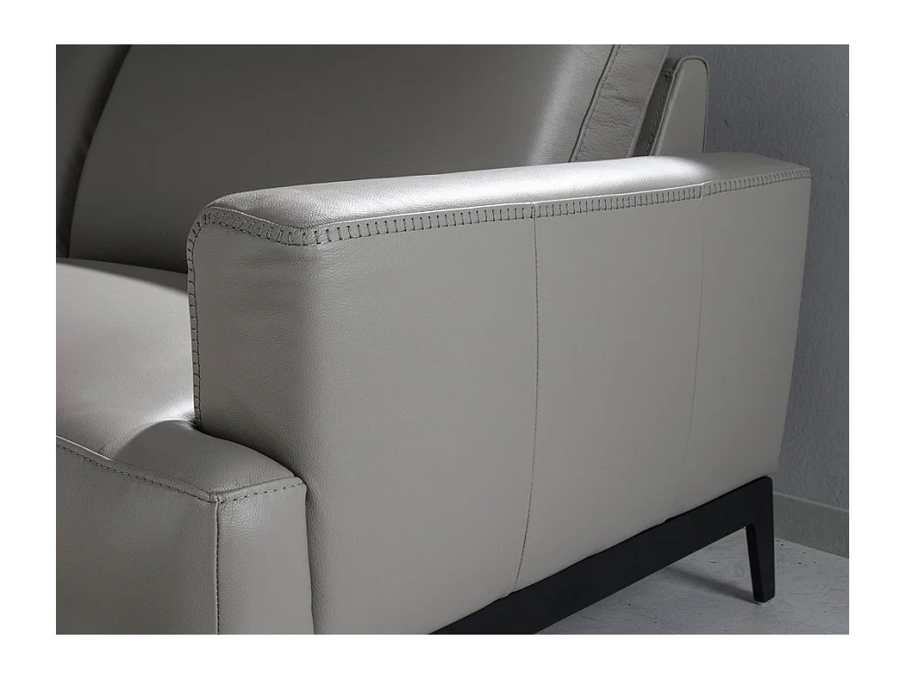 Canapé 2 places cuir et pieds acier noir inoxydable noir Yaro-Couleur Cuir Piel cuero