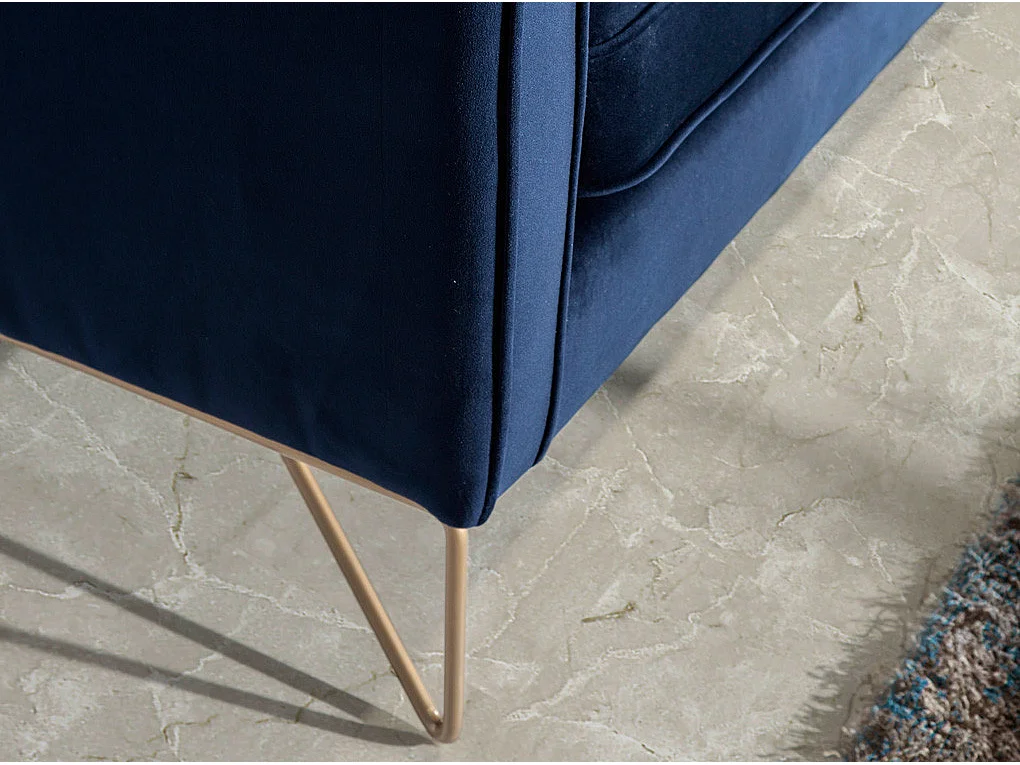 Canapé 3 places effet velours bleu et pieds métal doré Arkane