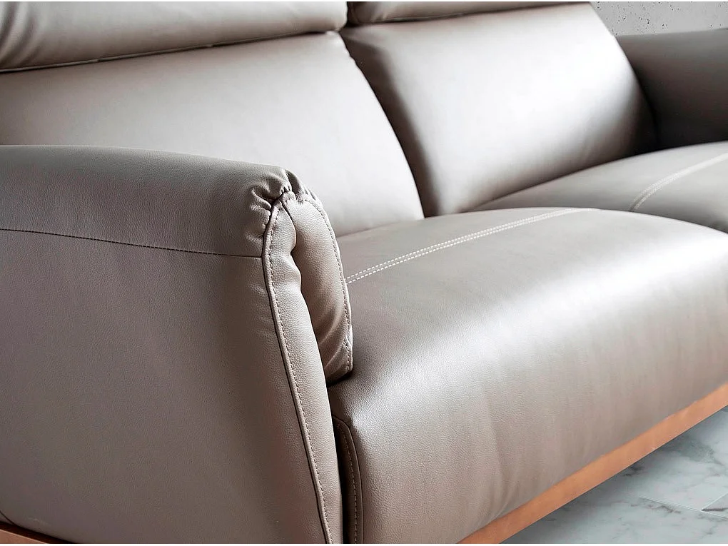 Canapé 2 places contemporain capitonné bois noyer et cuir Bima-Couleur Aqua 18 Taupe foncé