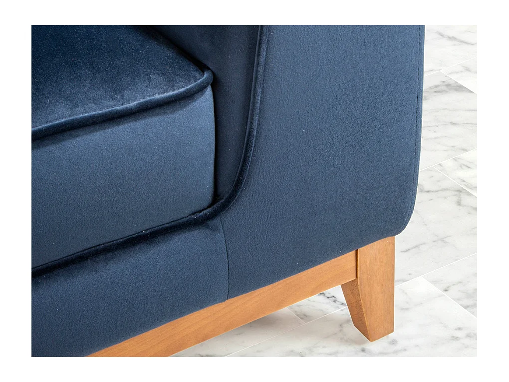 2-zitsbank in stof met blauw fluweeleffect en walnoothout Hastin