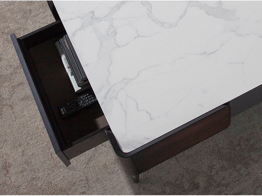 Table basse en porcelaine marbré et pieds en acier Wendy