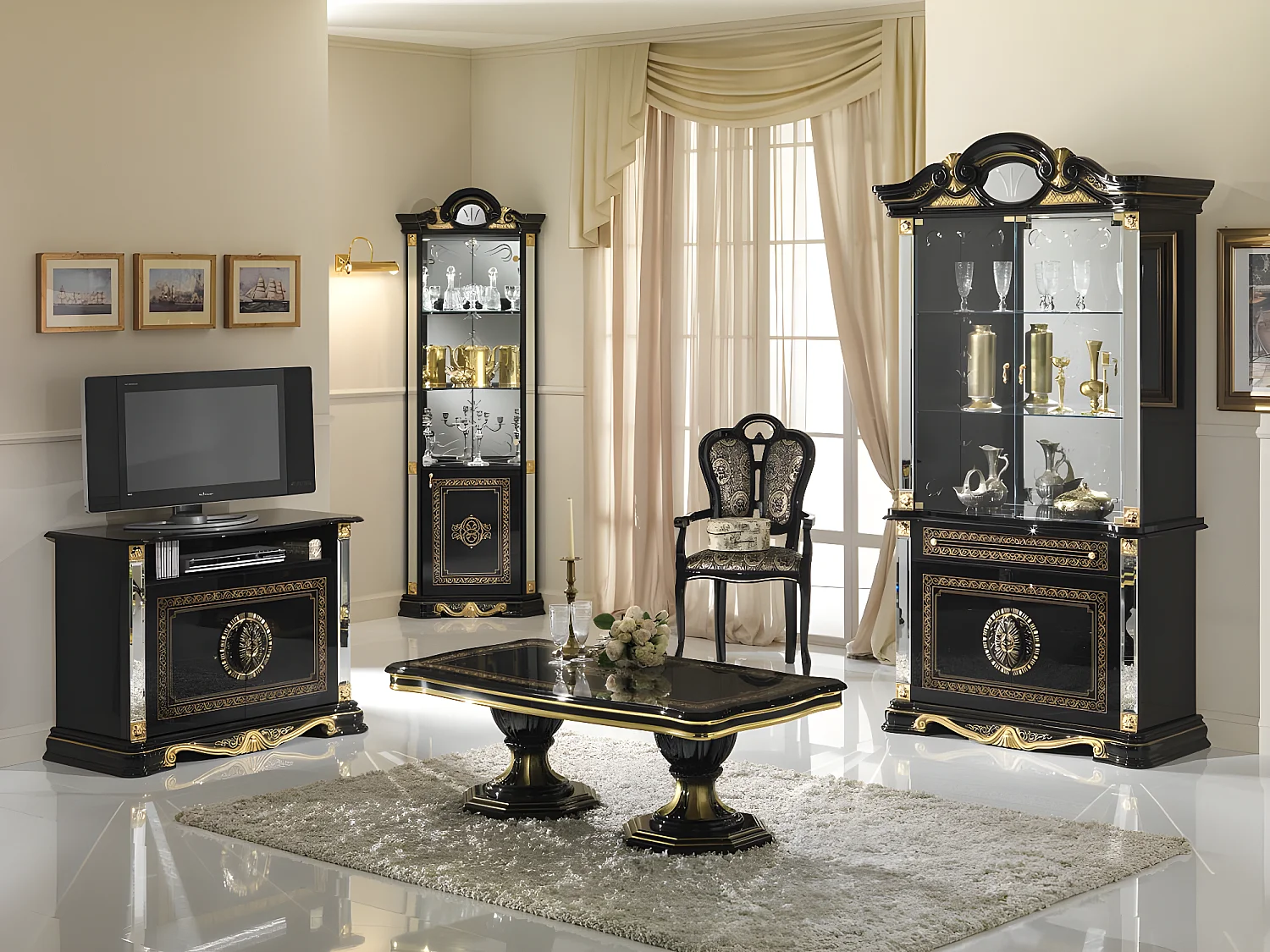 Kerla stoel van glanzend gelakt gelakt hout en zwarte stoffen zitting met gouden patronen