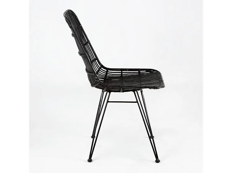 Silla Gael de mimbre negro con patas de metal negro