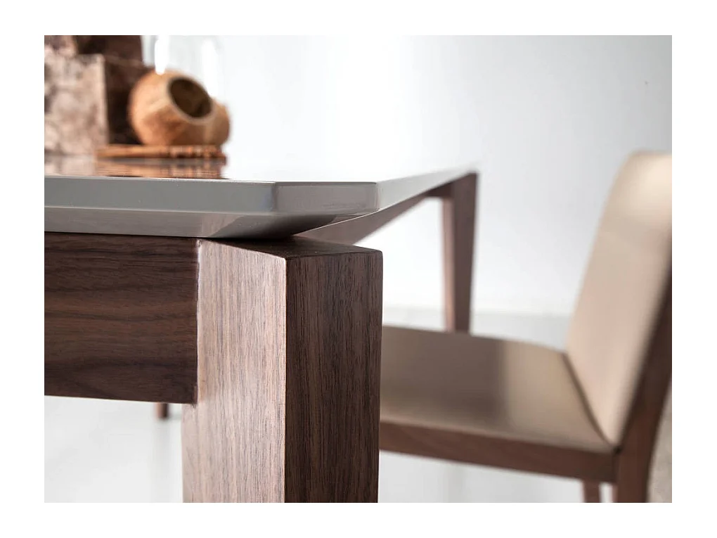 Muza rechthoekige gelakte houten tafel en walnoothouten poten-Kleur Bamboe