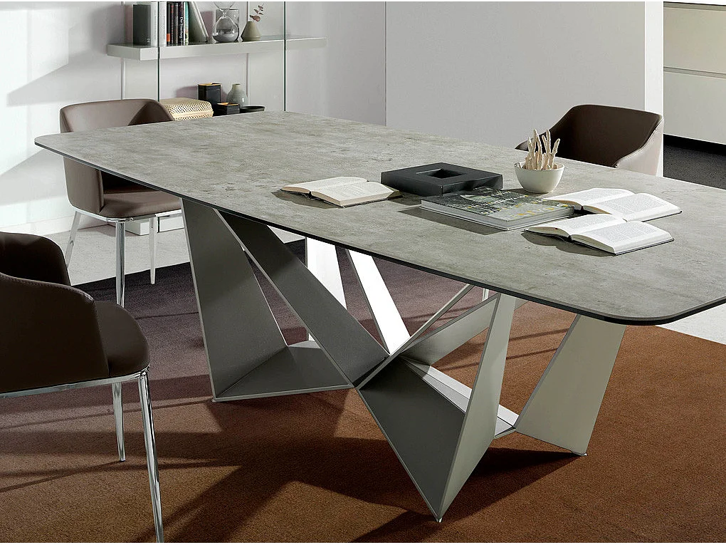 Table rectangulaire plateau porcelaine imitation ciment et pieds acier laqué gris Trypa 260cm
