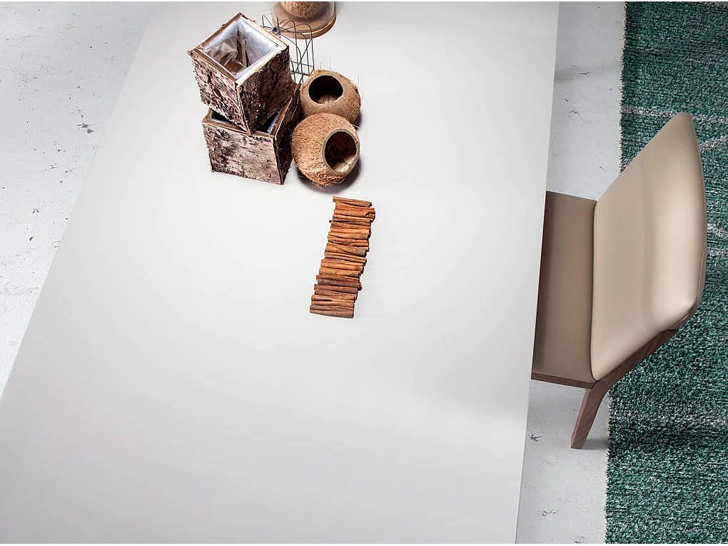 Table rectangulaire bois laqué et pieds bois noyer Muza-Couleur Cuir