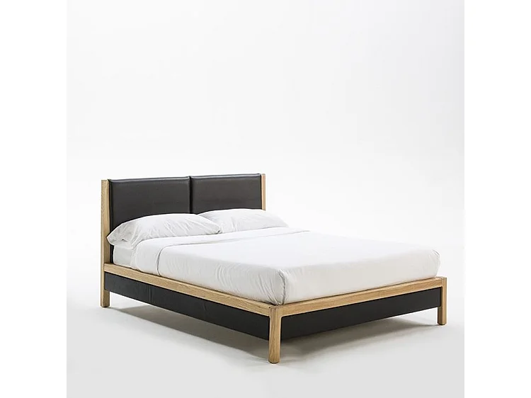 Cama de piel sintética negra y madera maciza clara 150x190 cm Metia
