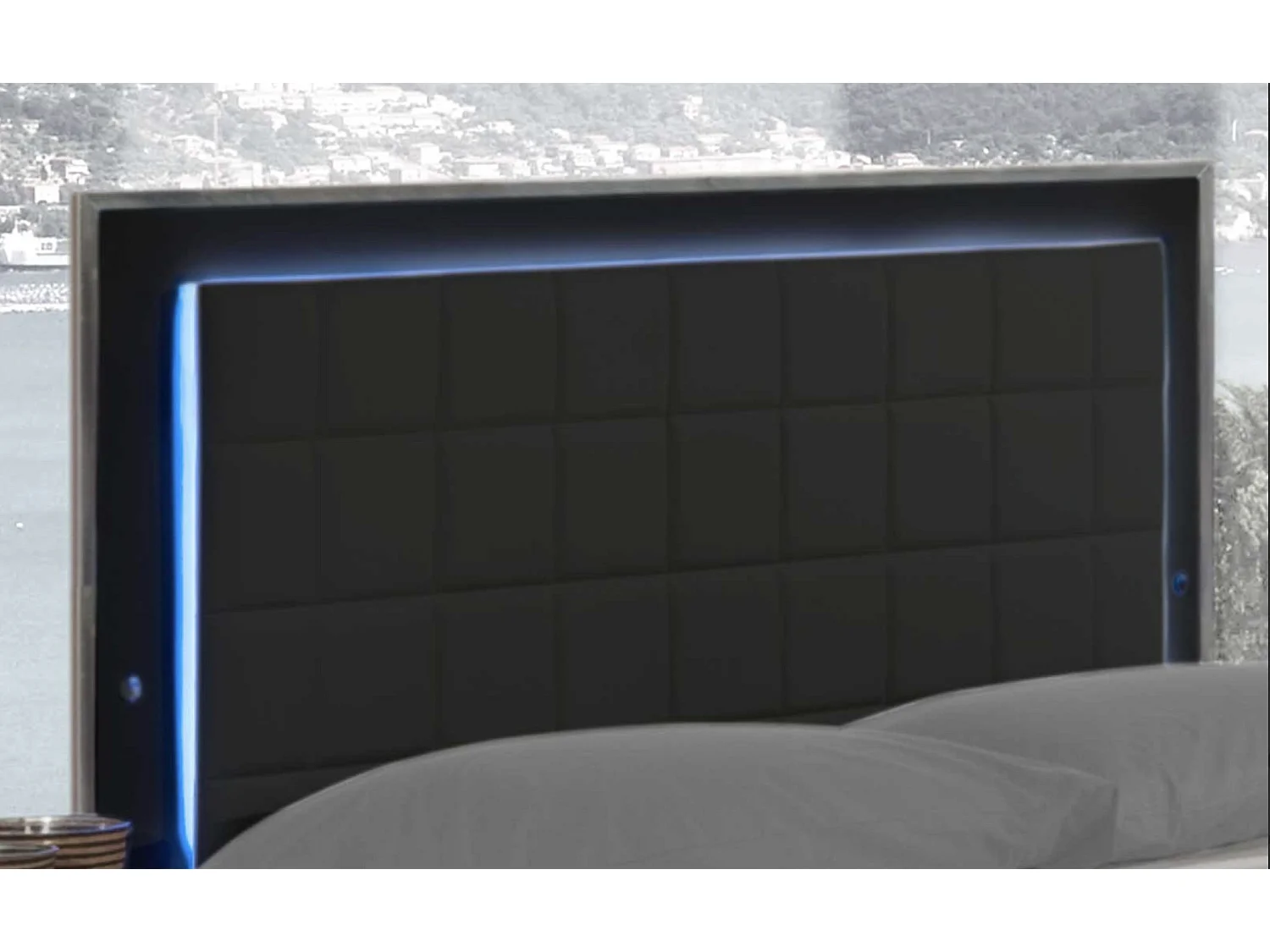 Zwart gelakt designbed en zwart kunstleer gevoerd hoofdeinde met Turin LED-Slapen 140x190cm