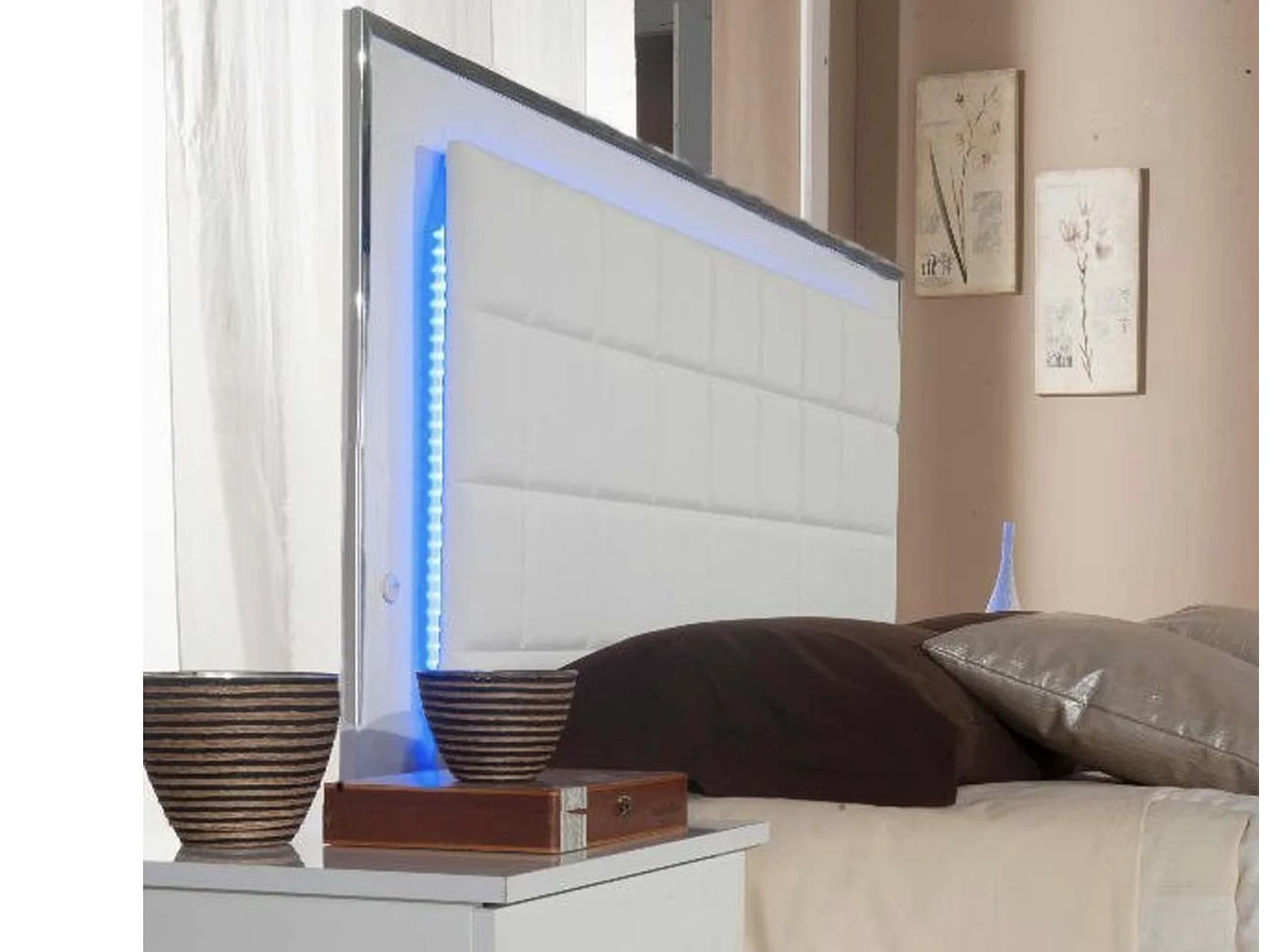 Lit design noir laqué et tête de lit capitonnée simili cuir noir avec Led Turin-180x200