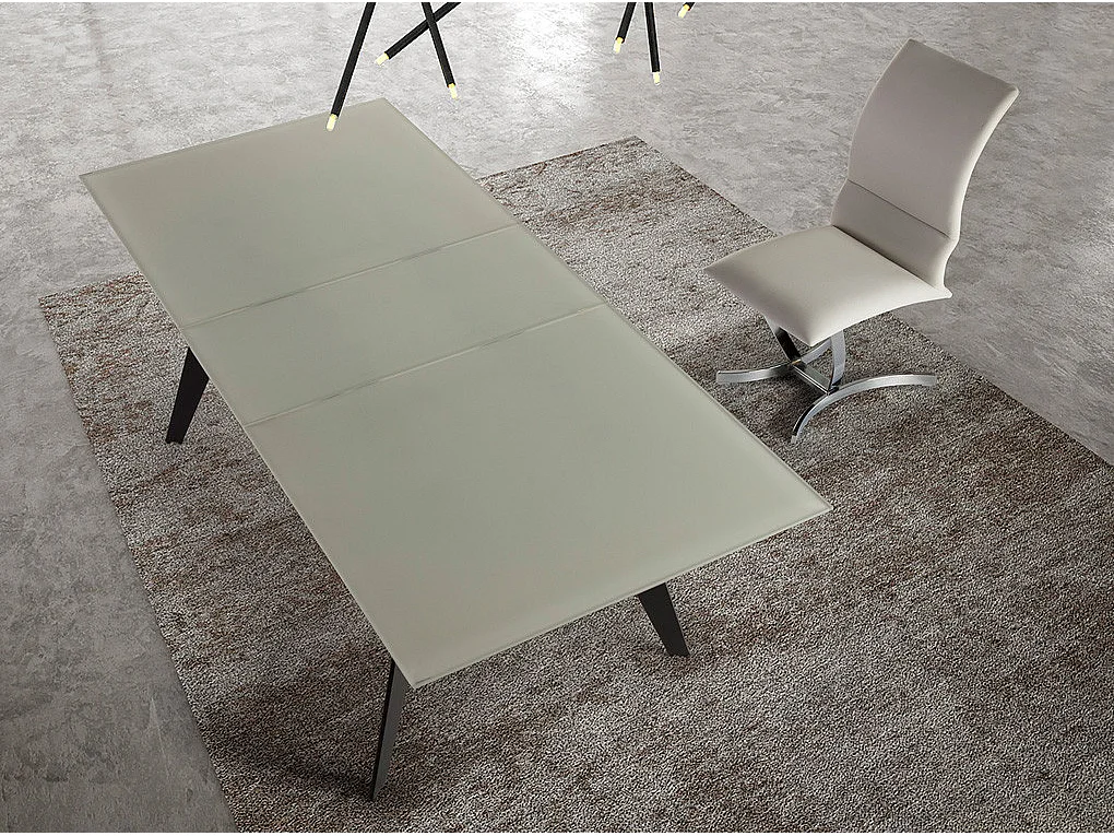 Table à manger en verre trempé blanc avec rallonge centrale et pieds en acier noir