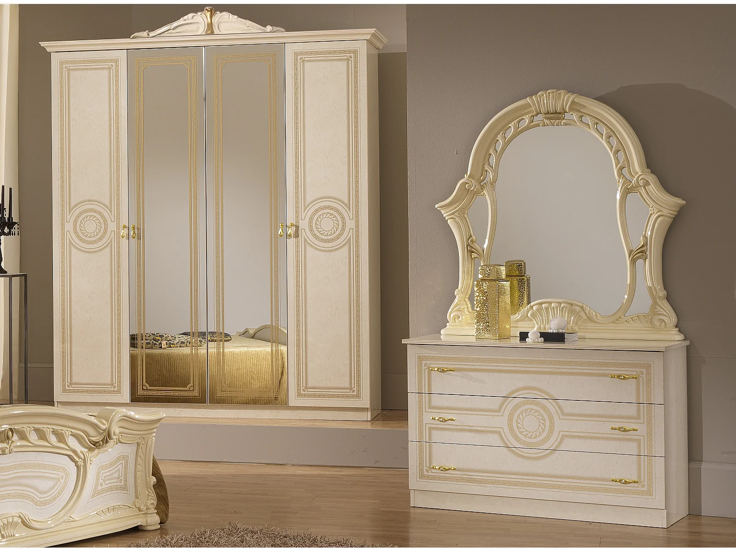 Savana ladekast met 3 grote glanzende beige en goudkleurige houten laden