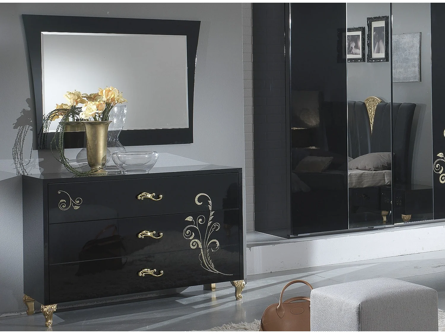 Commode 3 grands tiroirs design bois laqué noir et doré Jade 118cm