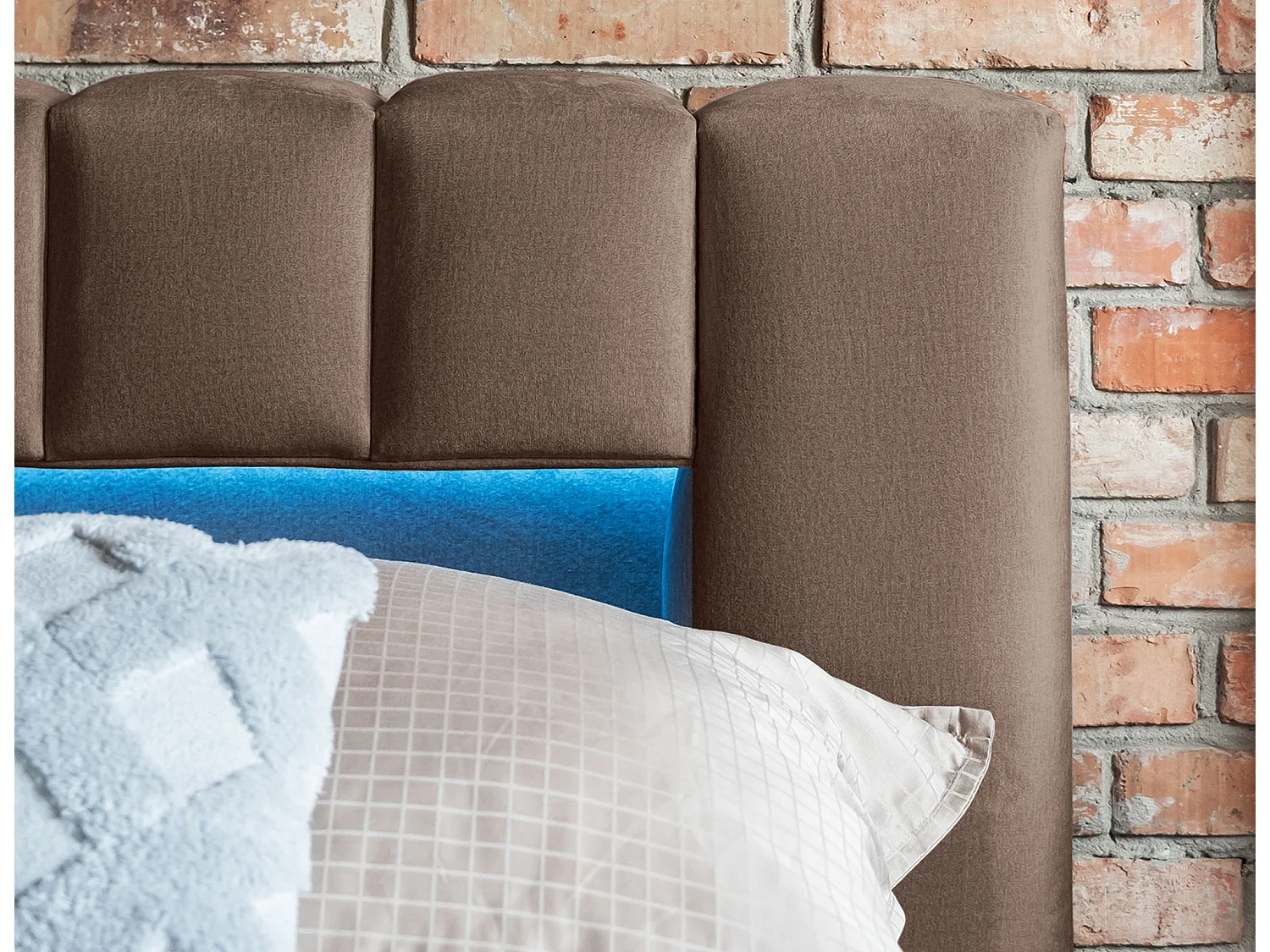 Lit coffre Luto prestige - Design tapissé velours et Led-Couleur Marron clair-180x200