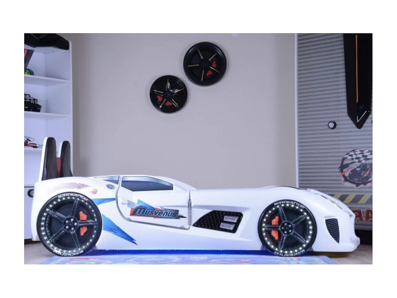 Lit voiture de sport COMPETITION à LED et effets sonores – 90x190-Blanc