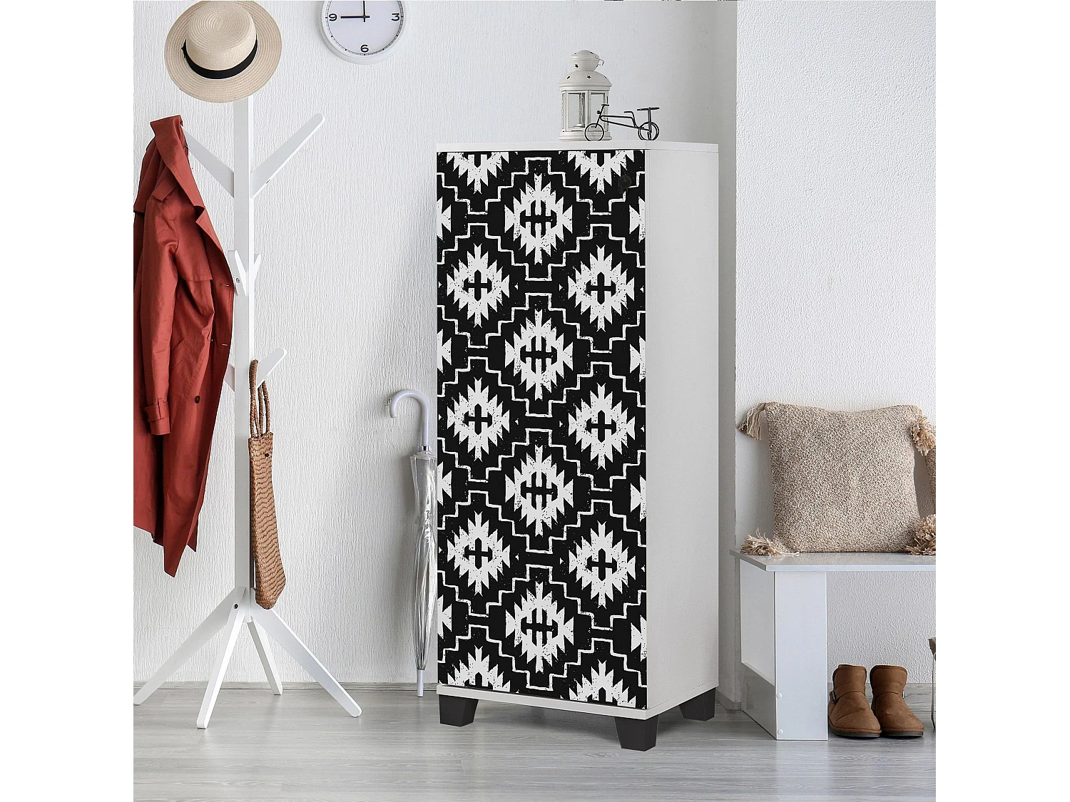 Meuble à chaussures Clades L50xH127cm Bois Motif Losanges berbères Noir et Blanc