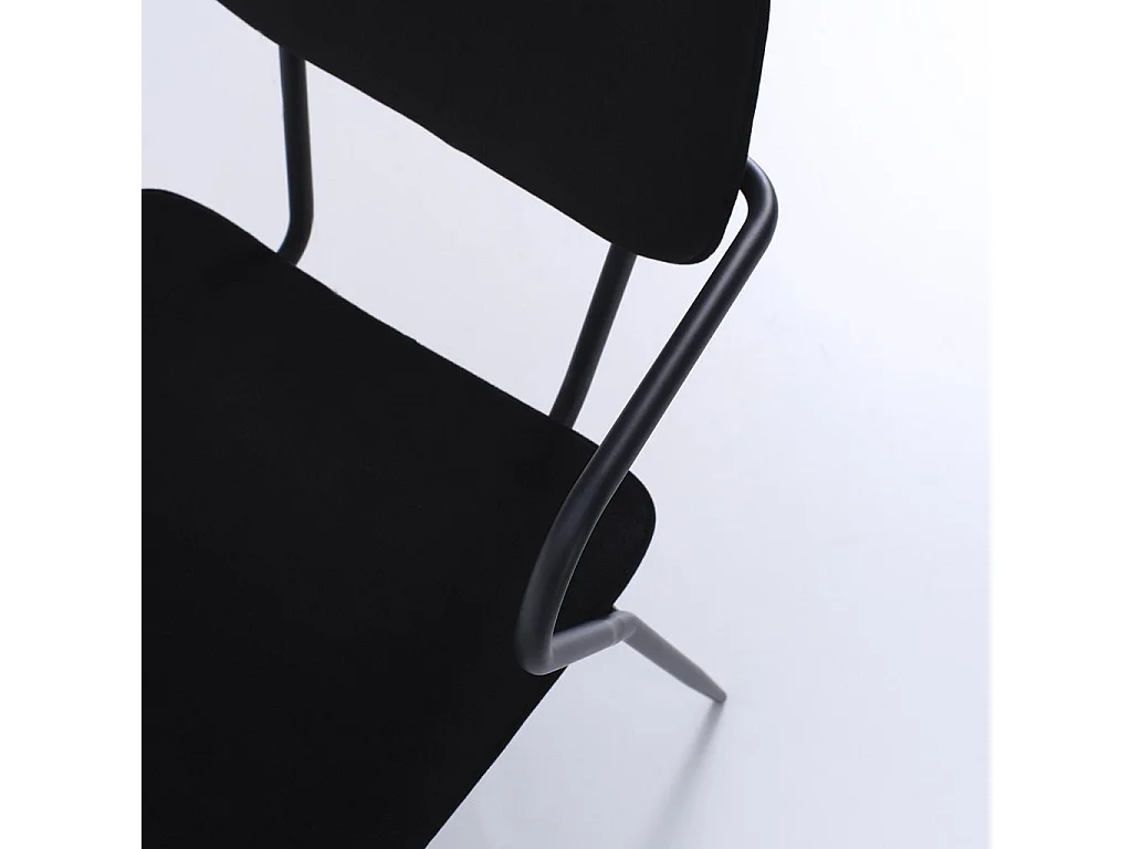 Chaise avec accoudoirs velours noir et pieds métal noir Taio - Lot de 4