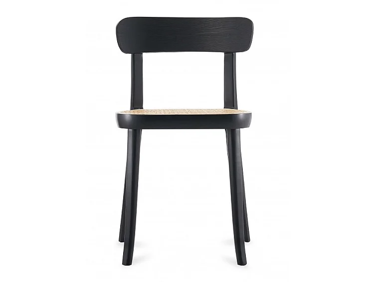 Silla de ratán negro y madera de fresno.