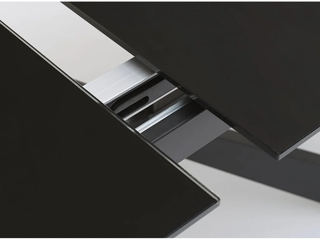 Table extensible 6 à 10 personnes L 160 à 200cm verre laqué noir et pieds métal noir Okebi