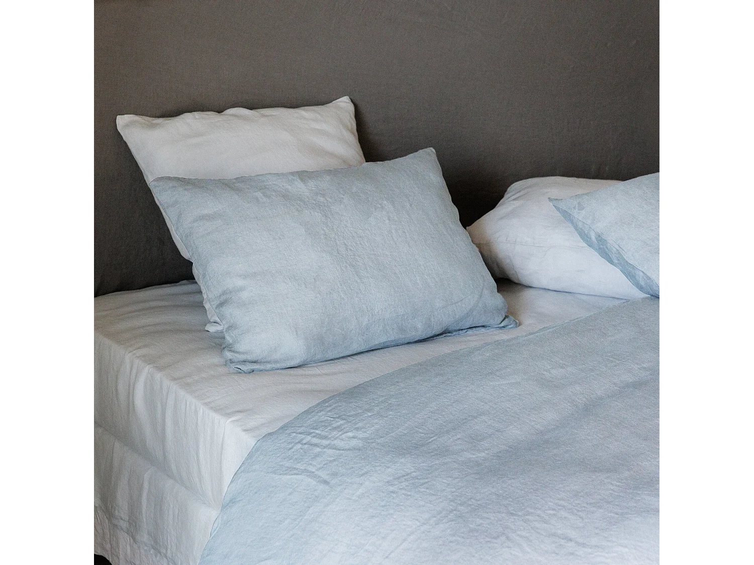 Taie d'oreiller uni 65X65 cm lin lavé froissé SONATE bleu Glacier