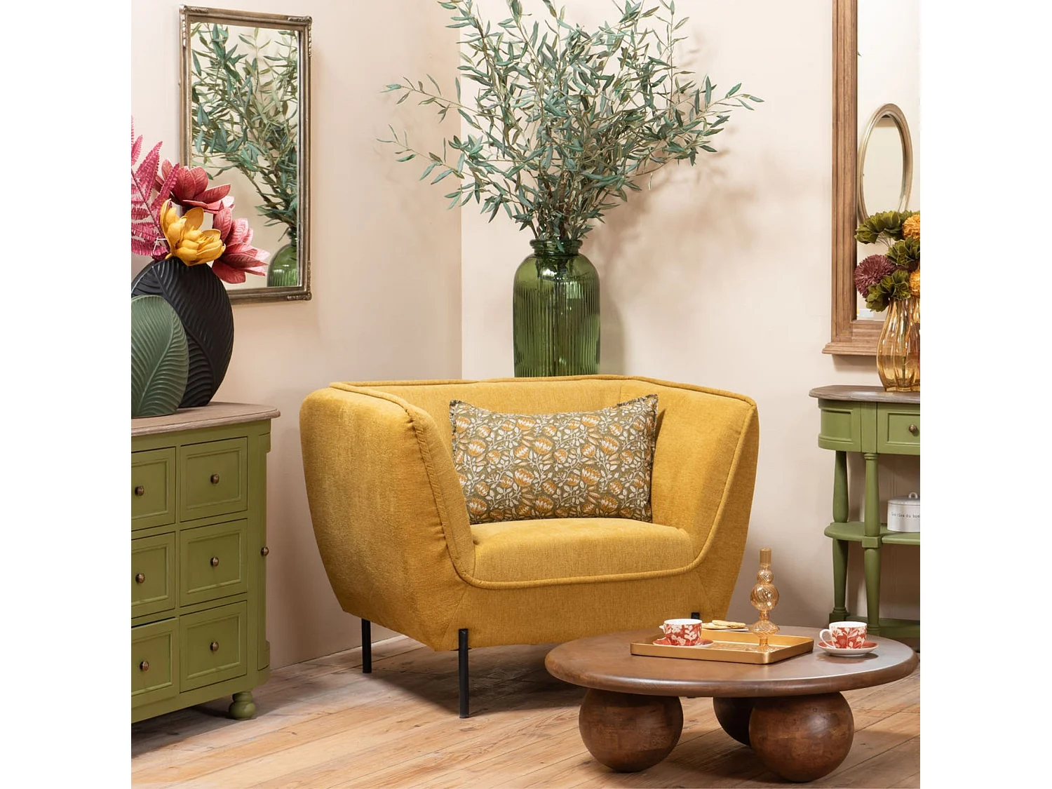 Fauteuil en tissu moutarde Provence