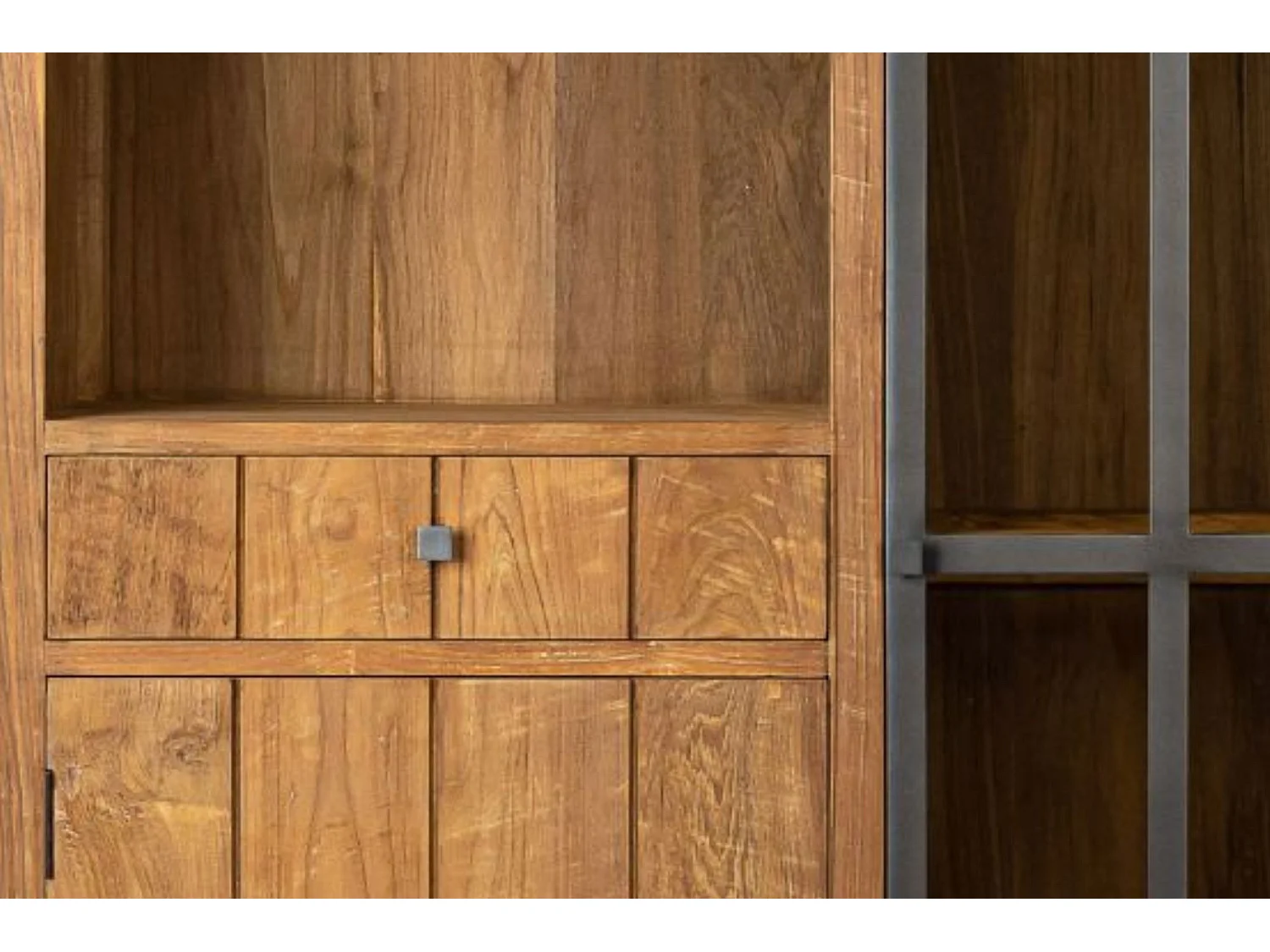 Vitrine en bois recyclé et métal 2 portes 2 tiroirs 2 niches ouverte - LINAS