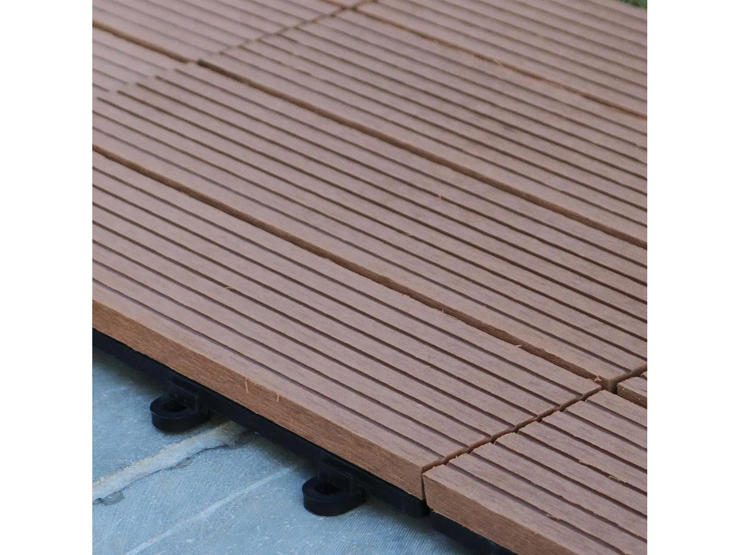 Lot de 16 dalles clipsables bois synthétique marron