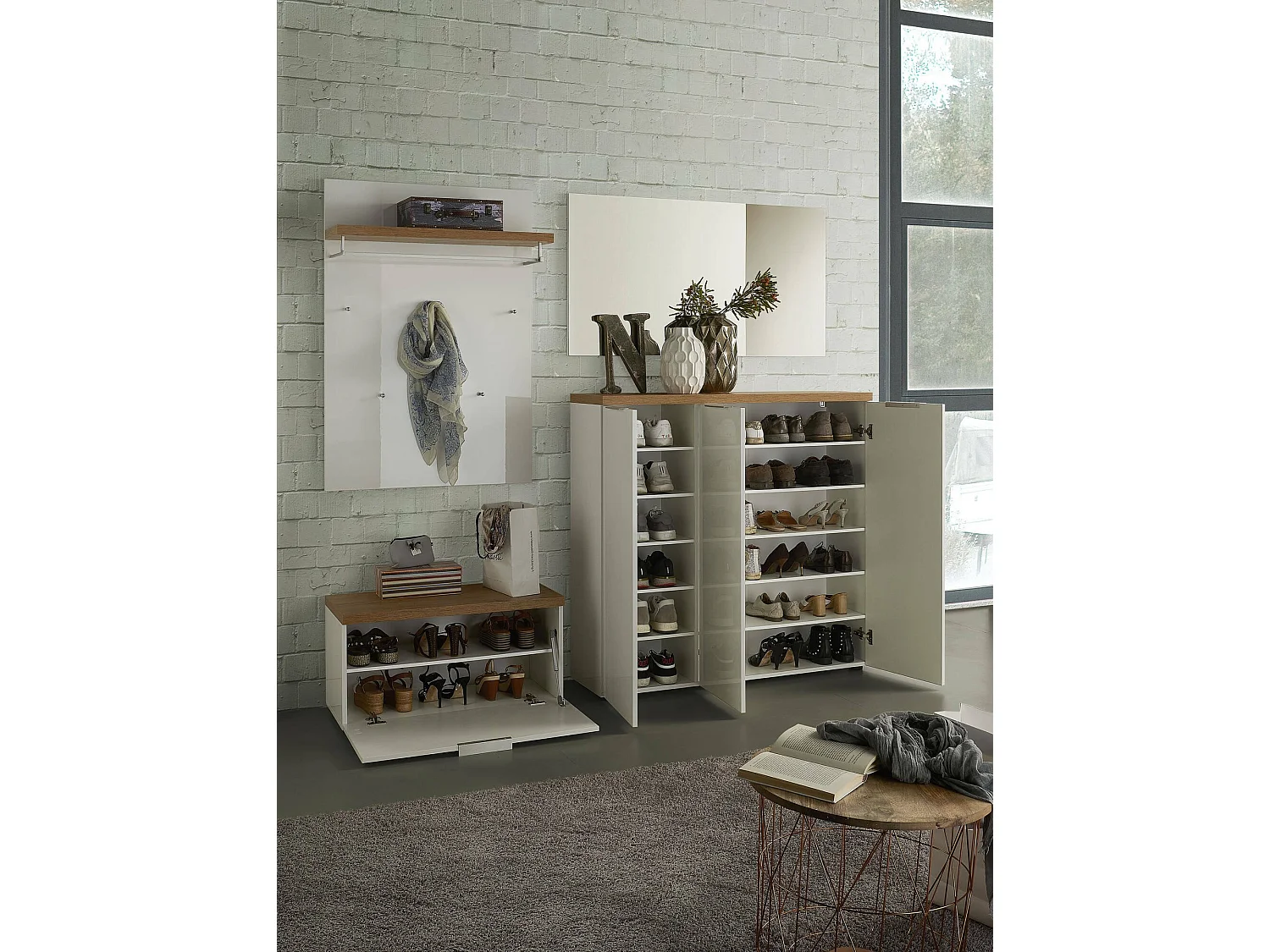 Dmora - Scarpiera Aspidistra, 122x34h115 cm, Bianco lucido e Rovere