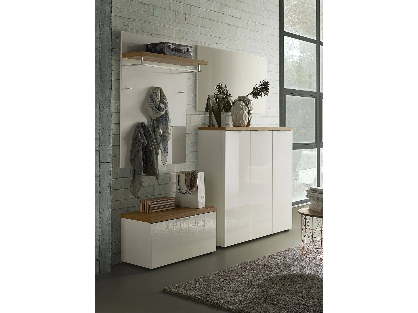 Dmora - Scarpiera Aspidistra, 122x34h115 cm, Bianco lucido e Rovere