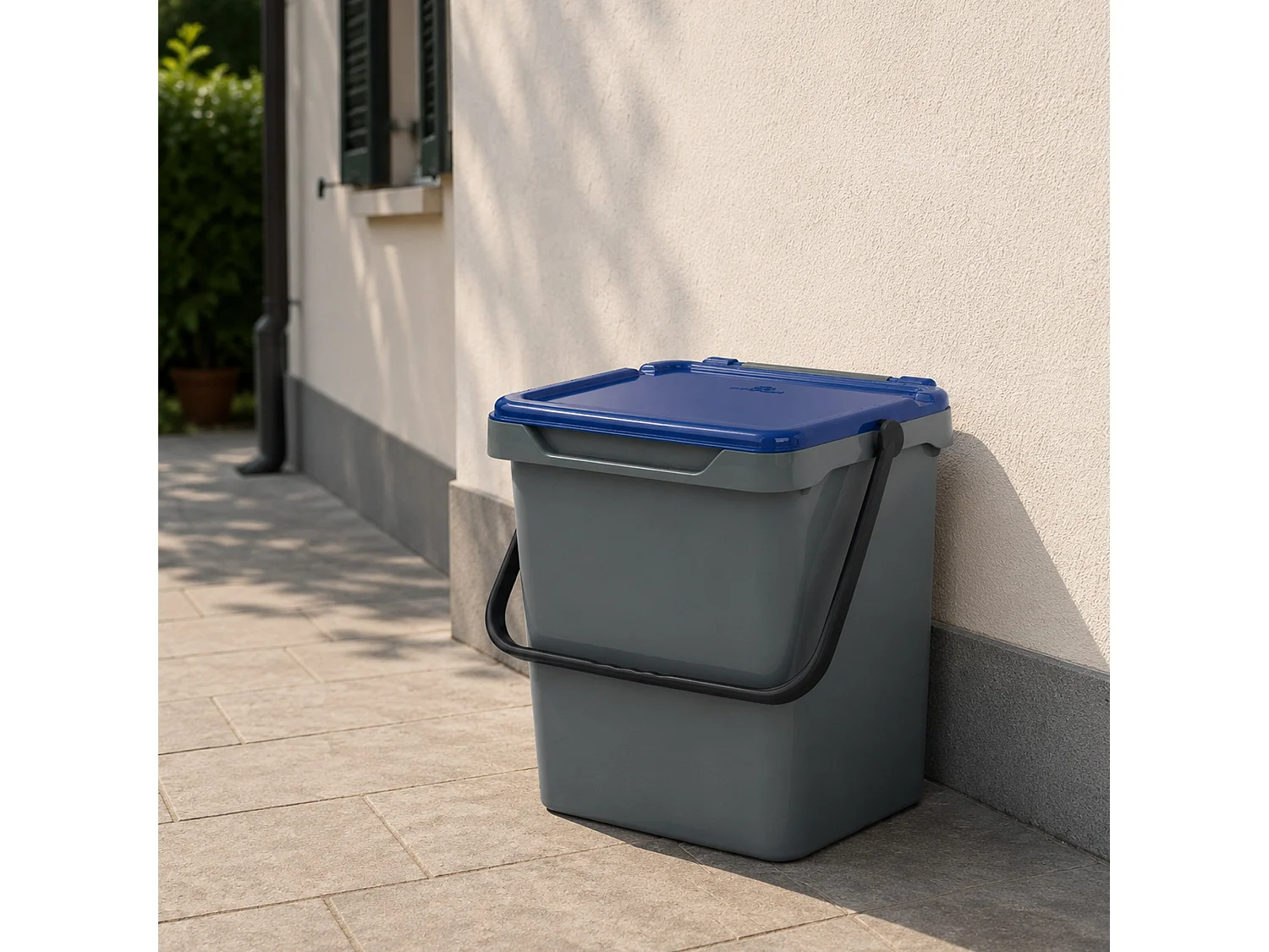 Lixeira Foscas, capacidade 34 lt, feita na Itália, 40x31x39h cm azul, contentor para resíduos, um cesto