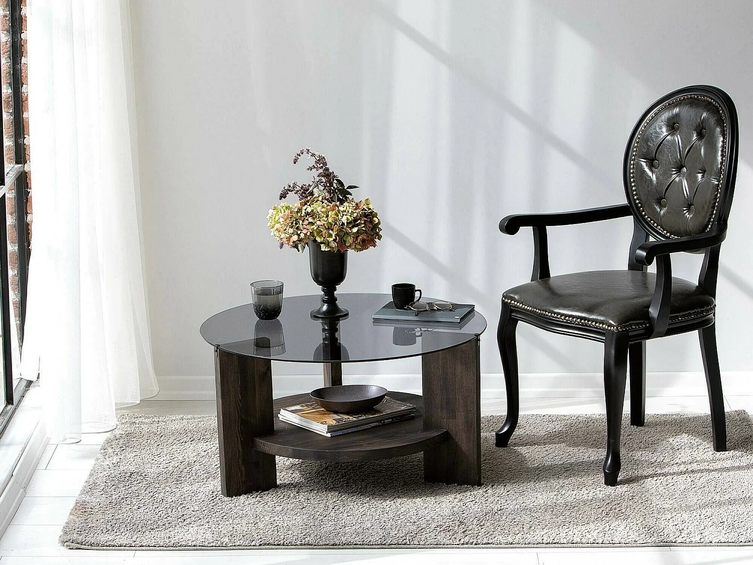 Mesa de Centro Felino, Porta-revistas, 75x75x40h cm Preto Antracite, Forma Redonda, Estrutura em Vidro