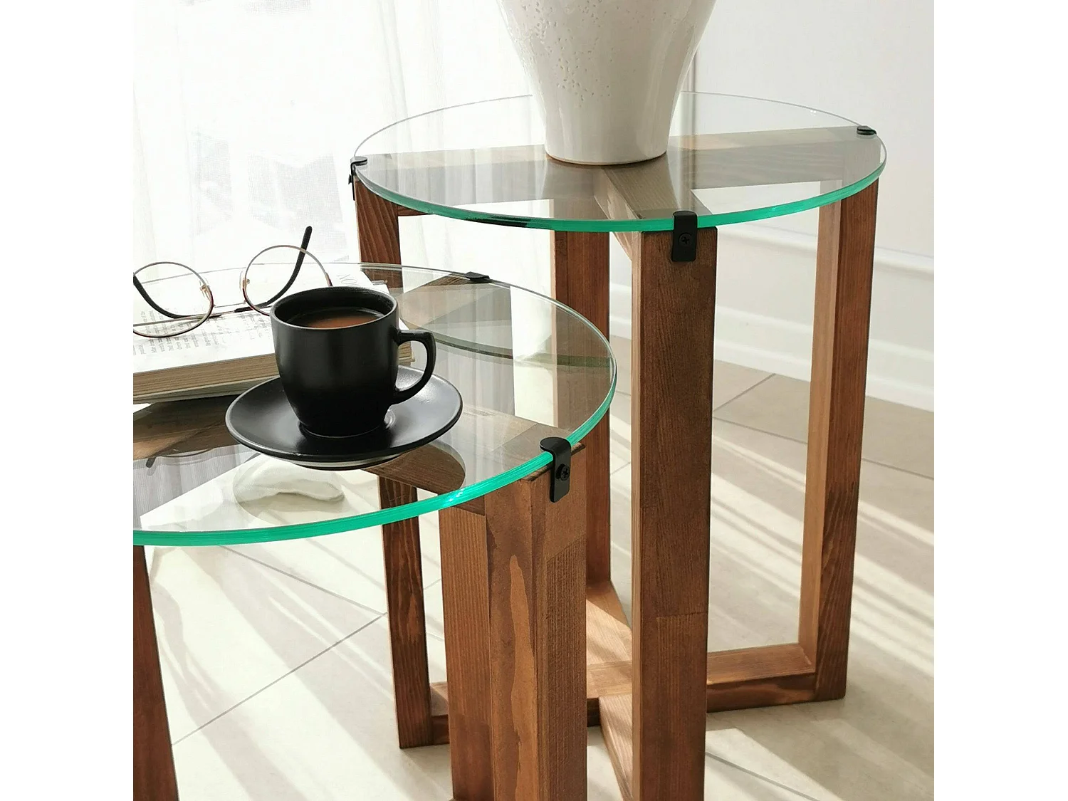 Table basse Enlil, Table basse, Porte-revues pour canapé, Etagère de salon, 40x40h50 cm, Noyer