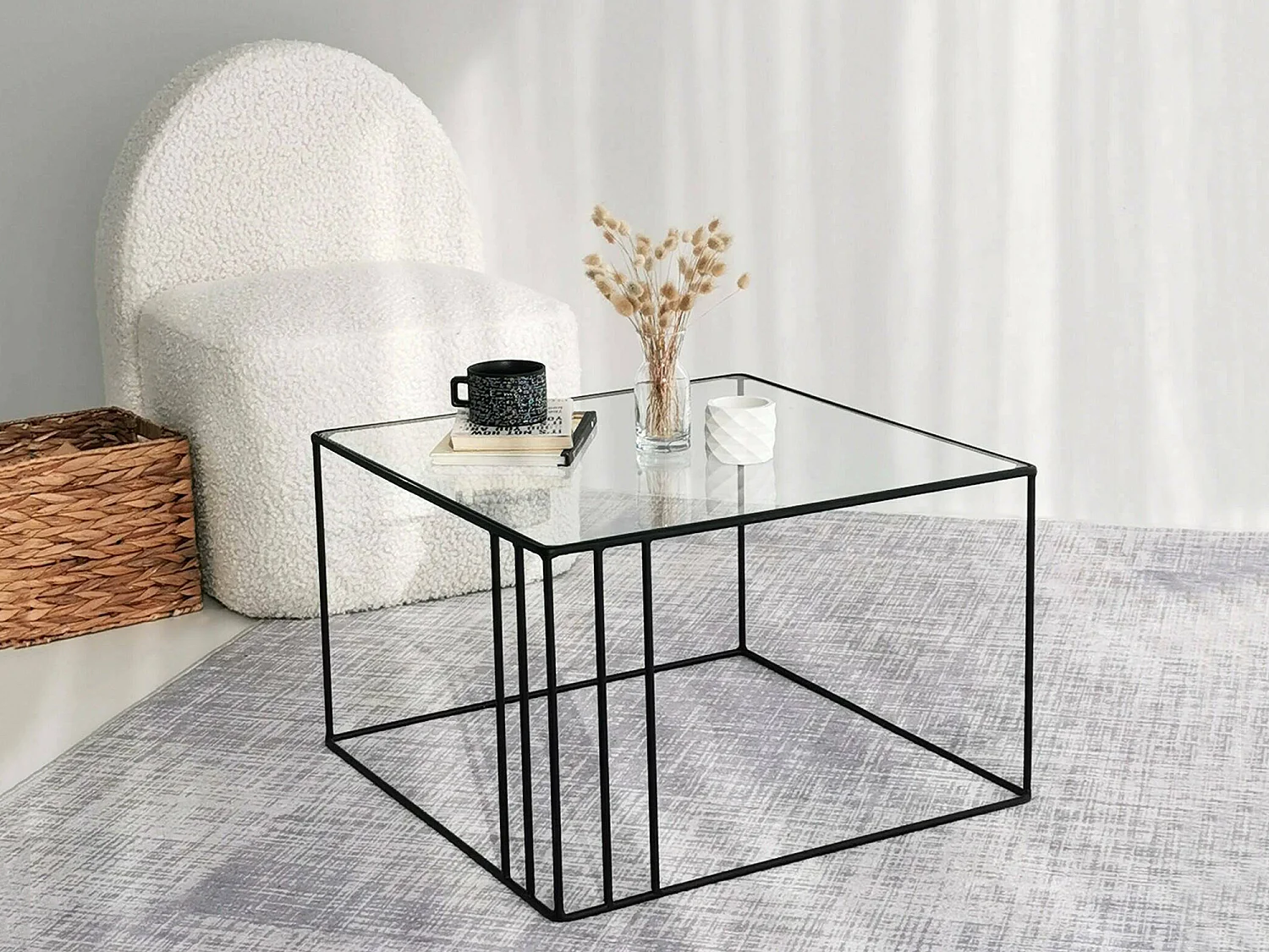 Table basse Giacinta, forme carrée, 55x55x36h cm noir, plateau en verre, étagère transparente