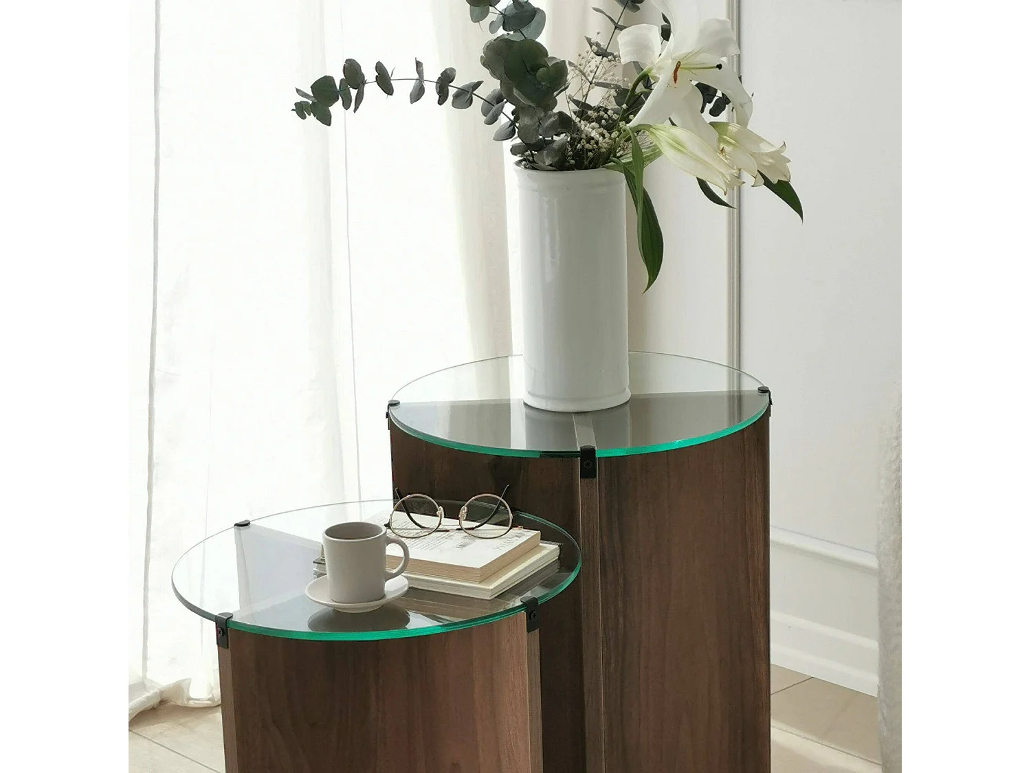 Table basse Enki, Table basse, Porte-revues pour canapé, Etagère de salon, 40x40h60 cm, Noyer