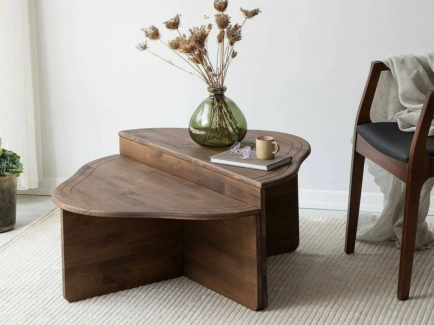 Table basse Juno, Table basse, Porte-revues pour canapé, Etagère de salon, 90x90h40 cm, Noyer