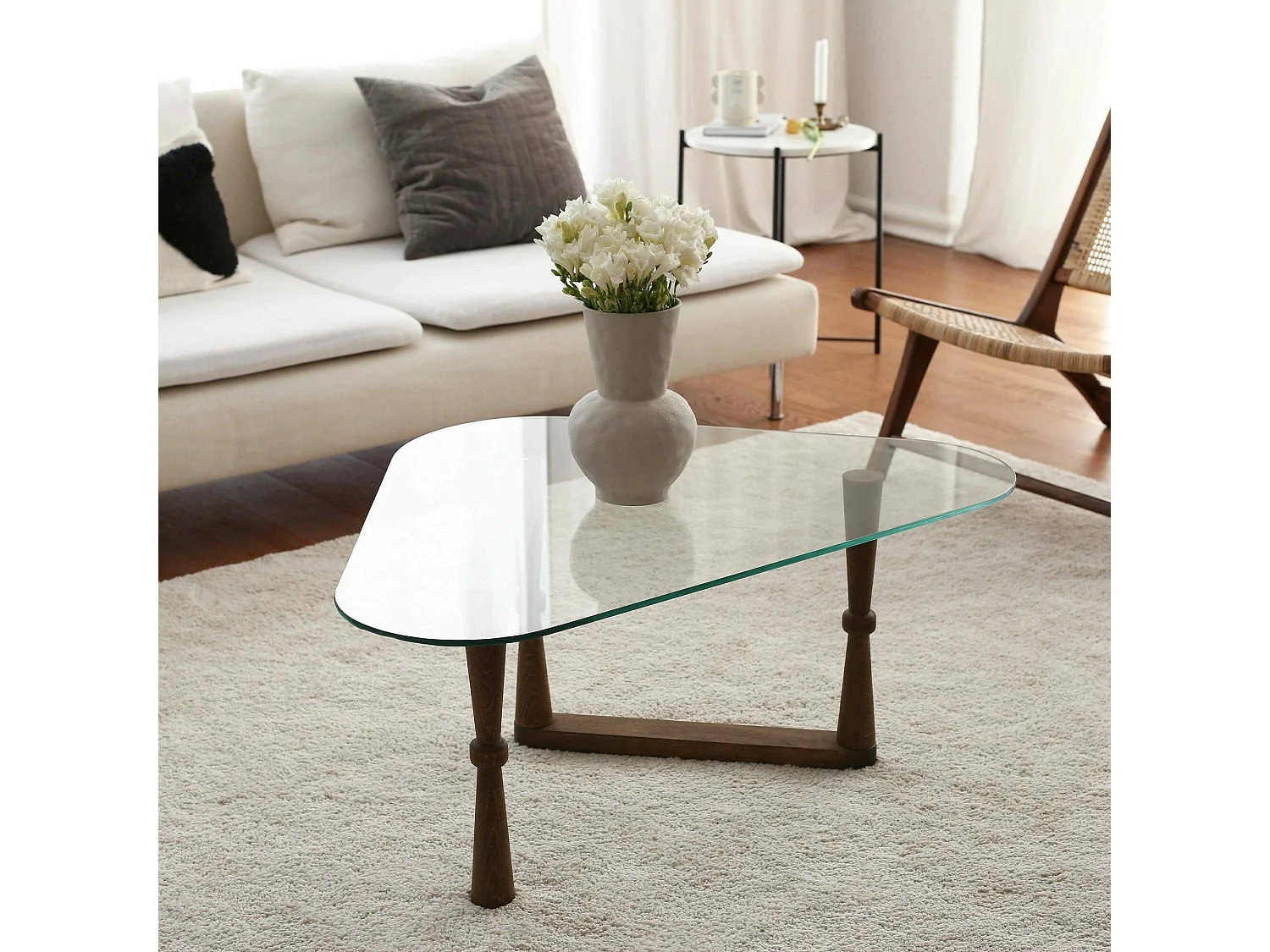 Table basse Alaris, Table basse, Porte-revues pour canapé, Etagère de salon, 96x81h41 cm, Noyer