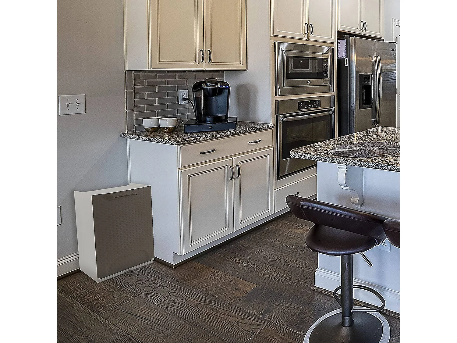 Dbertagnol buitengarderobe, Buitenkast, Mul balkonkastTiuso rotan effect, 100% Made in Italy, 34x29h47 cm, Tortora en Bianco