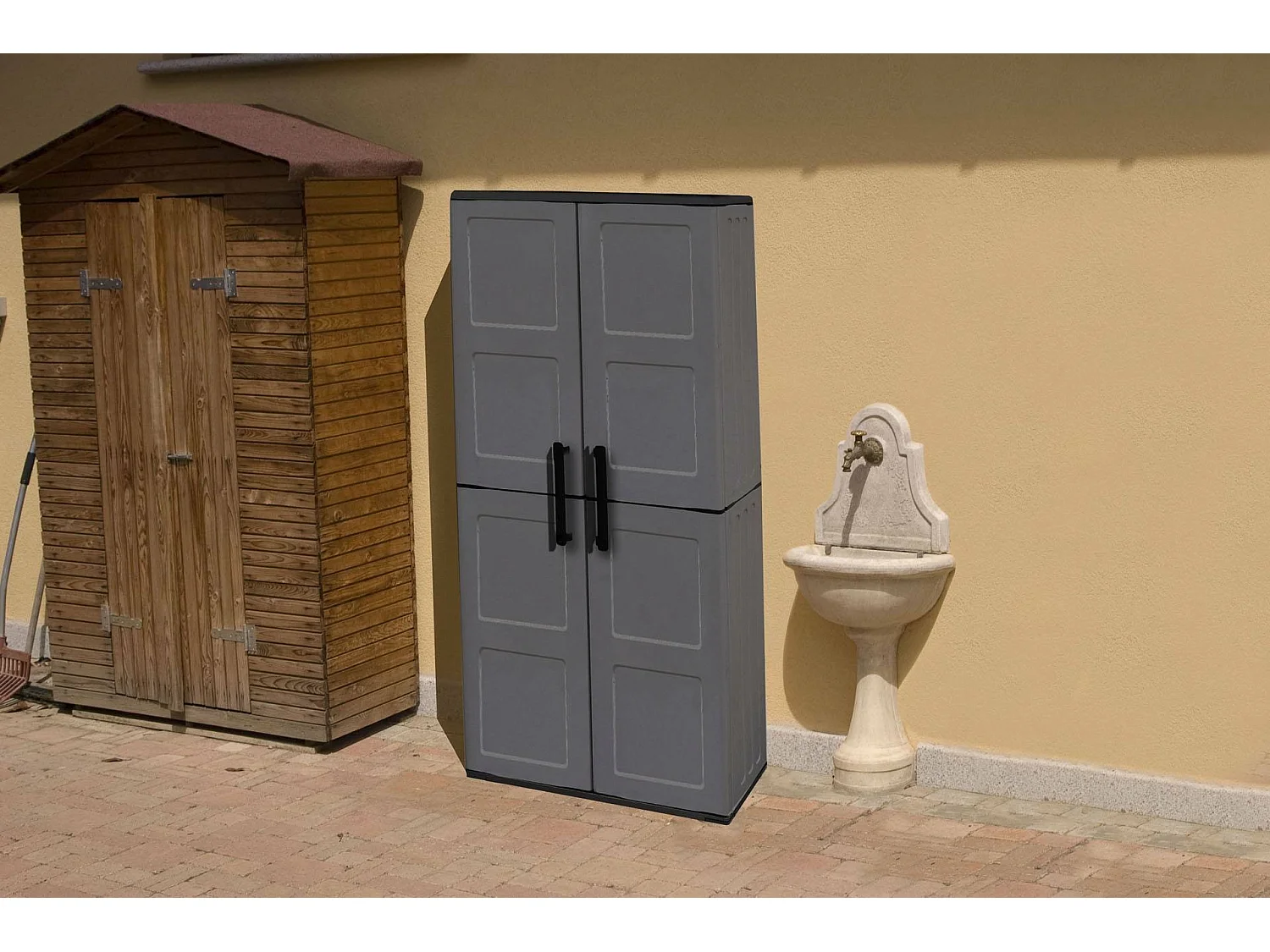 Dargentes buitenkast, Multifunctionele bezemkast, 2-deurs buitenkast, 100% Made in Italy, Vierkante afwerking, 68x37h163 cm, Grijs en Zwart