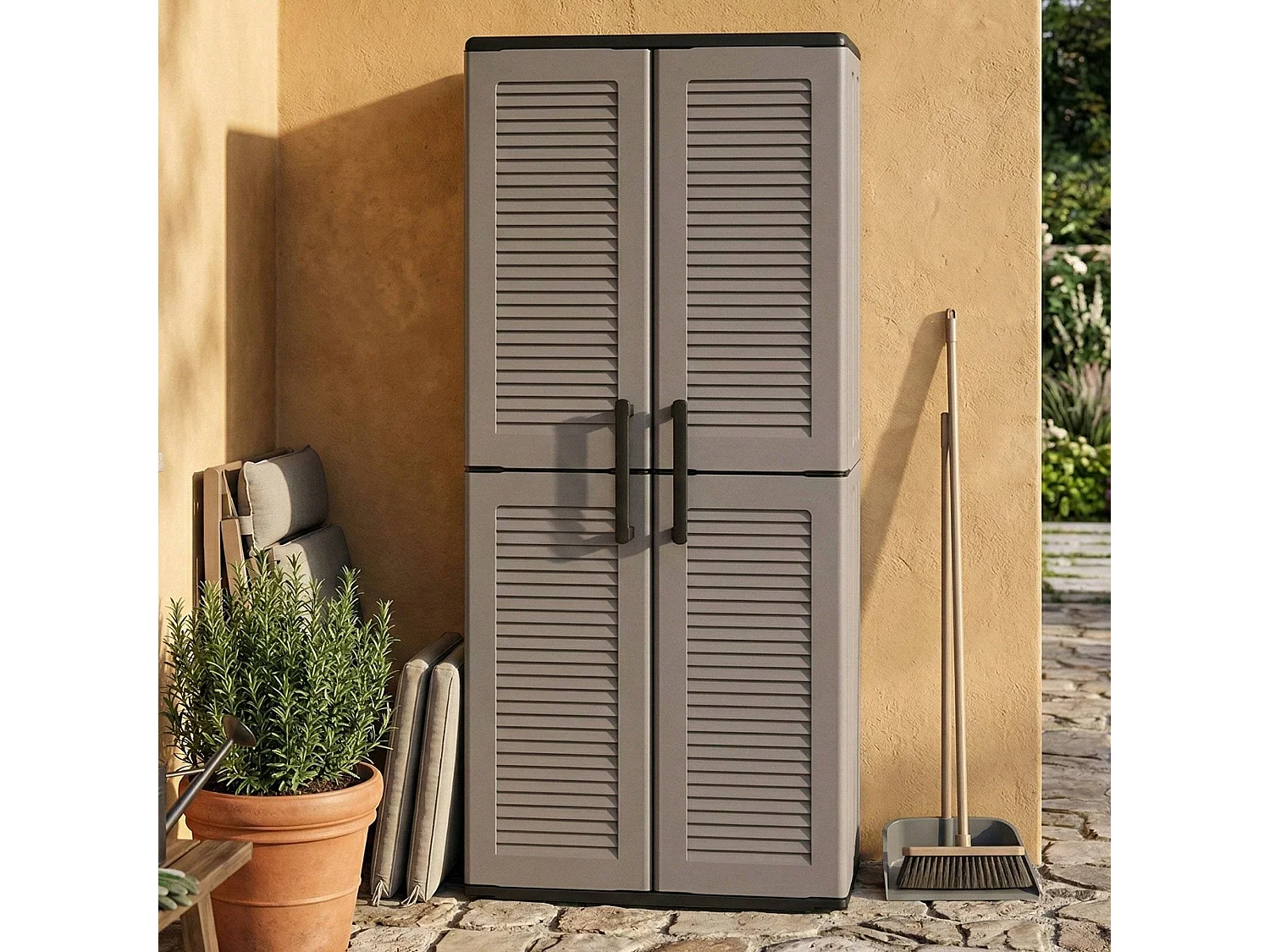 Dargentes buitenkast, Multifunctionele bezemkast, 2-deurs buitenkast, 100% Made in Italy, Gestreepte afwerking, 68x37h163 cm, Grijs en Zwart