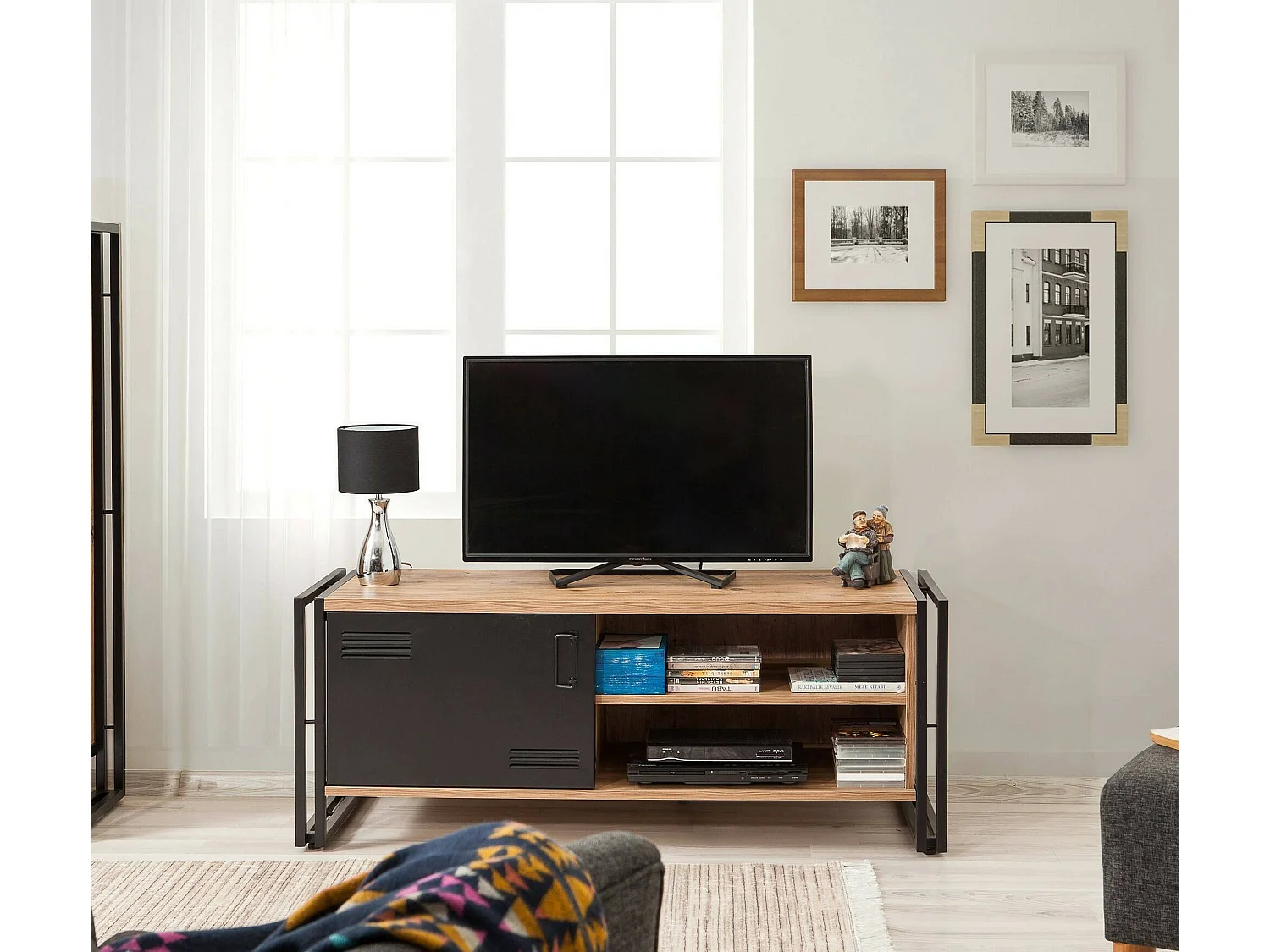 Meuble TV Polaris, Buffet de salon, Armoire basse pour TV, Base murale de rangement, 130x45h50 cm, Chêne et Noir