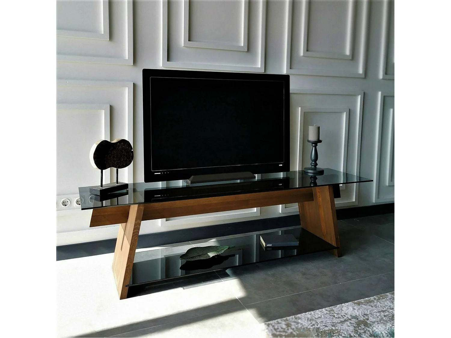 Meuble TV Zosma, Buffet de salon, Armoire basse pour TV, Base murale de rangement, 158x40h45 cm, Noyer et Noir