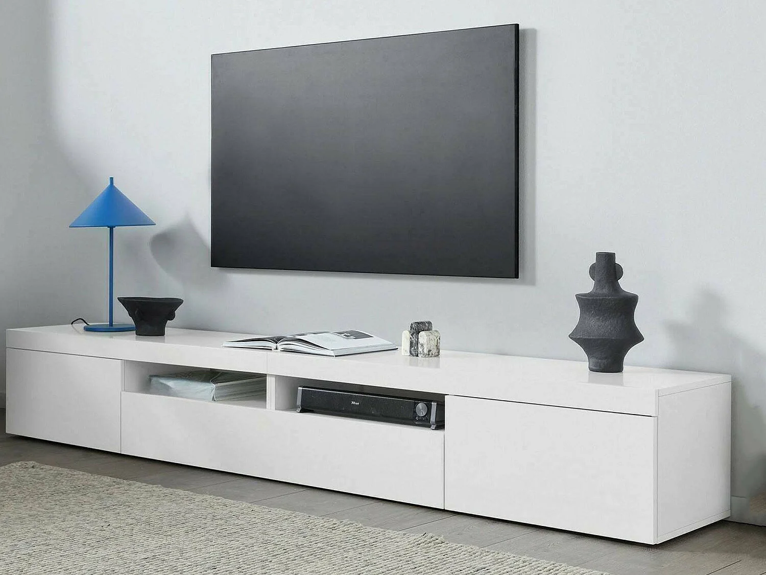 Meuble TV Ulisse, Buffet bas de salon avec 3 portes, Base meuble TV, 240x40h35 cm, Blanc brillant