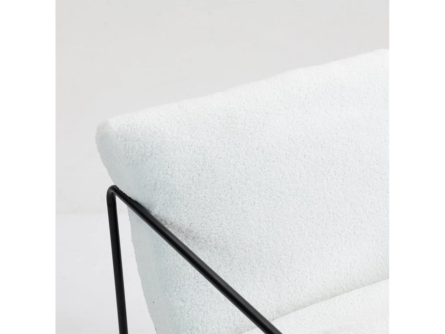 Sessel Dabdelat, Sessel mit Bouclé-Stoff bezogen, gepolsterter Stuhl, Sitz mit Metallarmlehnen, 61x67h75 cm, WeiÃŸ