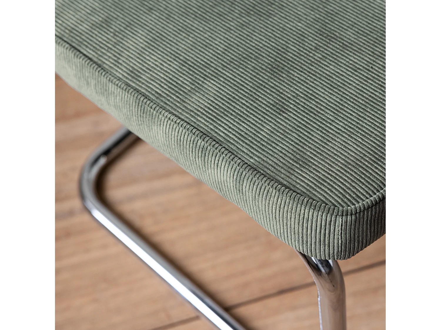 Set van 2 MARIA kaki groene corduroy sledestoelen
