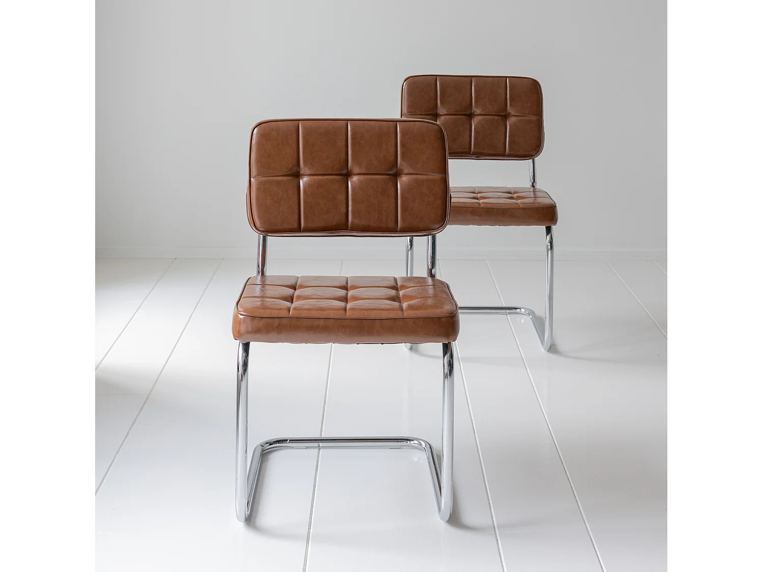 Lot de 2 chaises cantilever en simili marron MARIA - HAPPY GARDEN