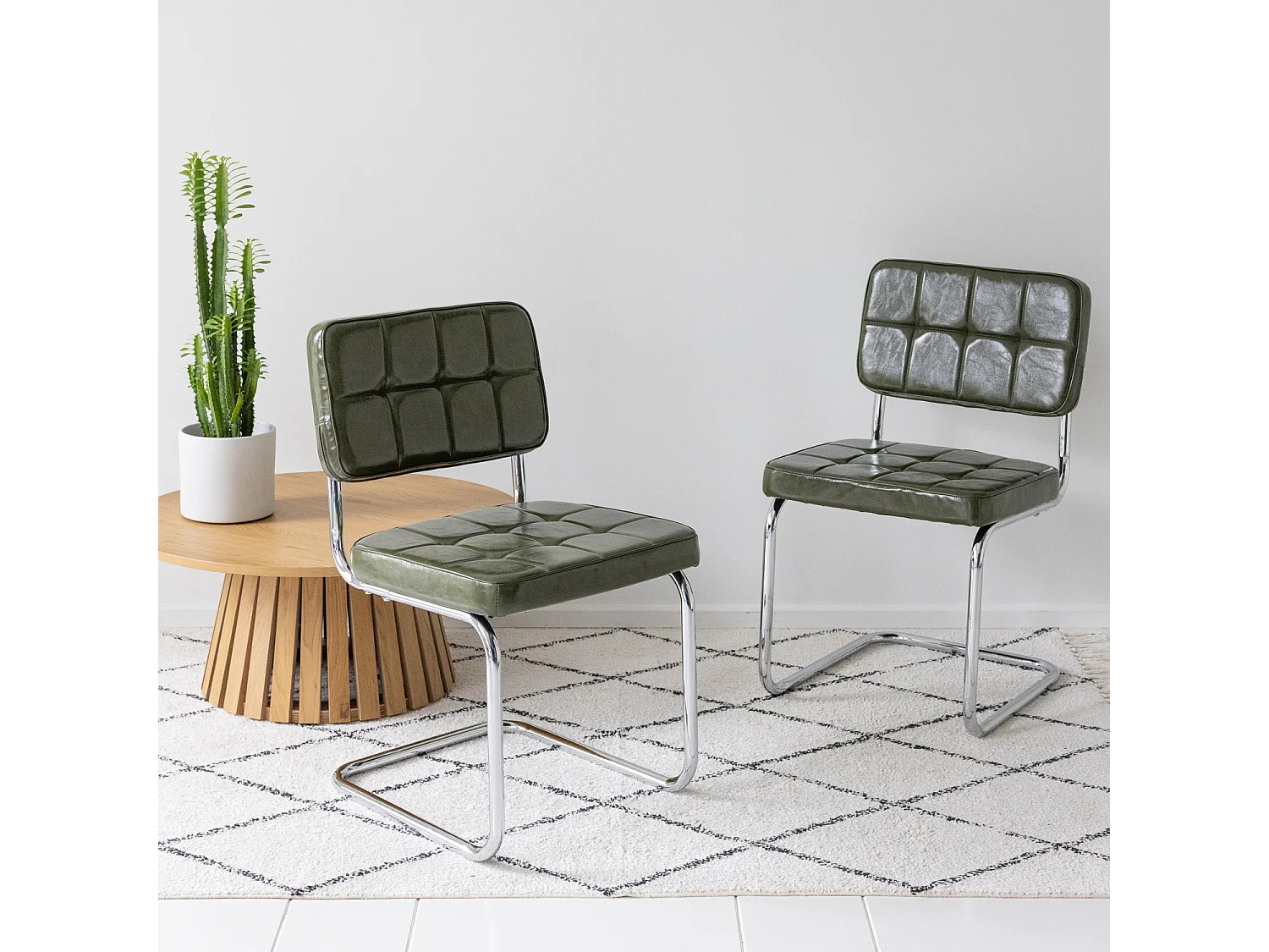 Lot de 2 chaises cantilever en simili vert kaki MARIA - HAPPY GARDEN