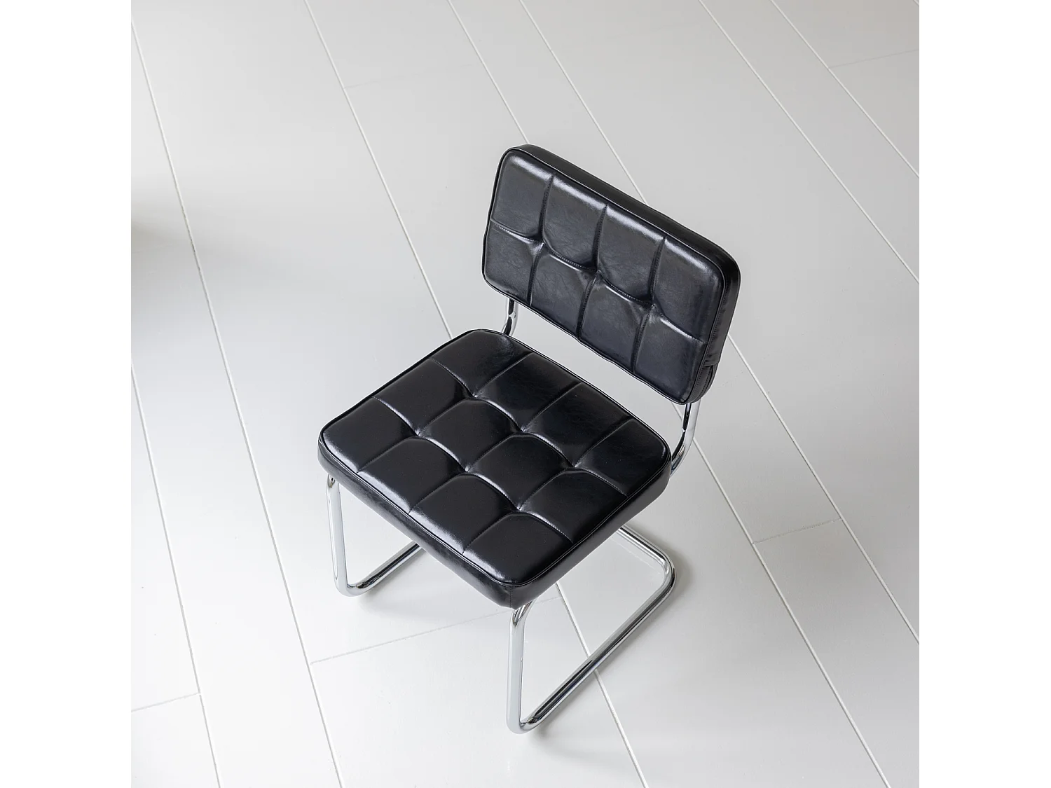 Lot de 2 chaises cantilever en simili noir MARIA - HAPPY GARDEN