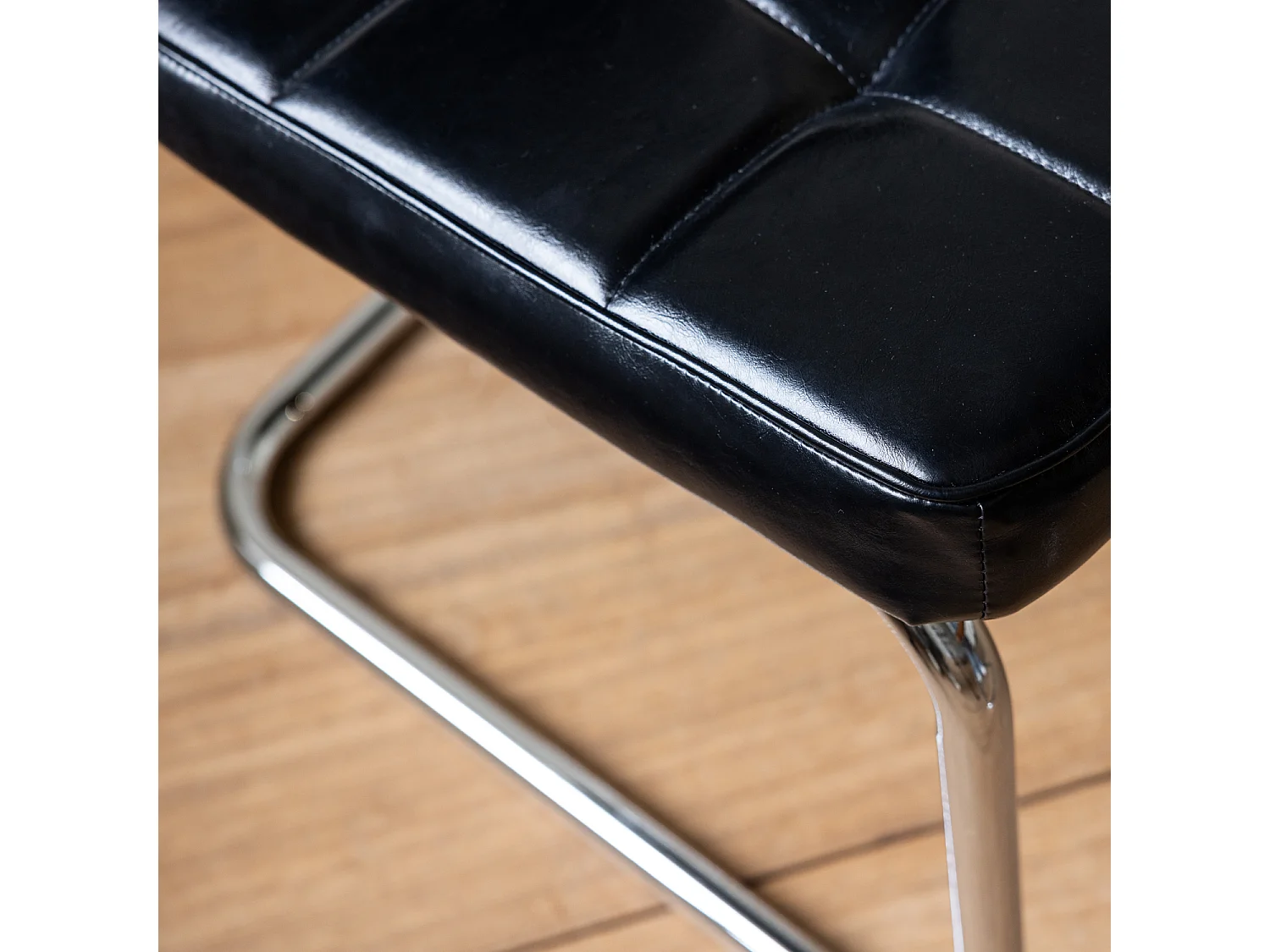 Lot de 2 chaises cantilever en simili noir MARIA - HAPPY GARDEN